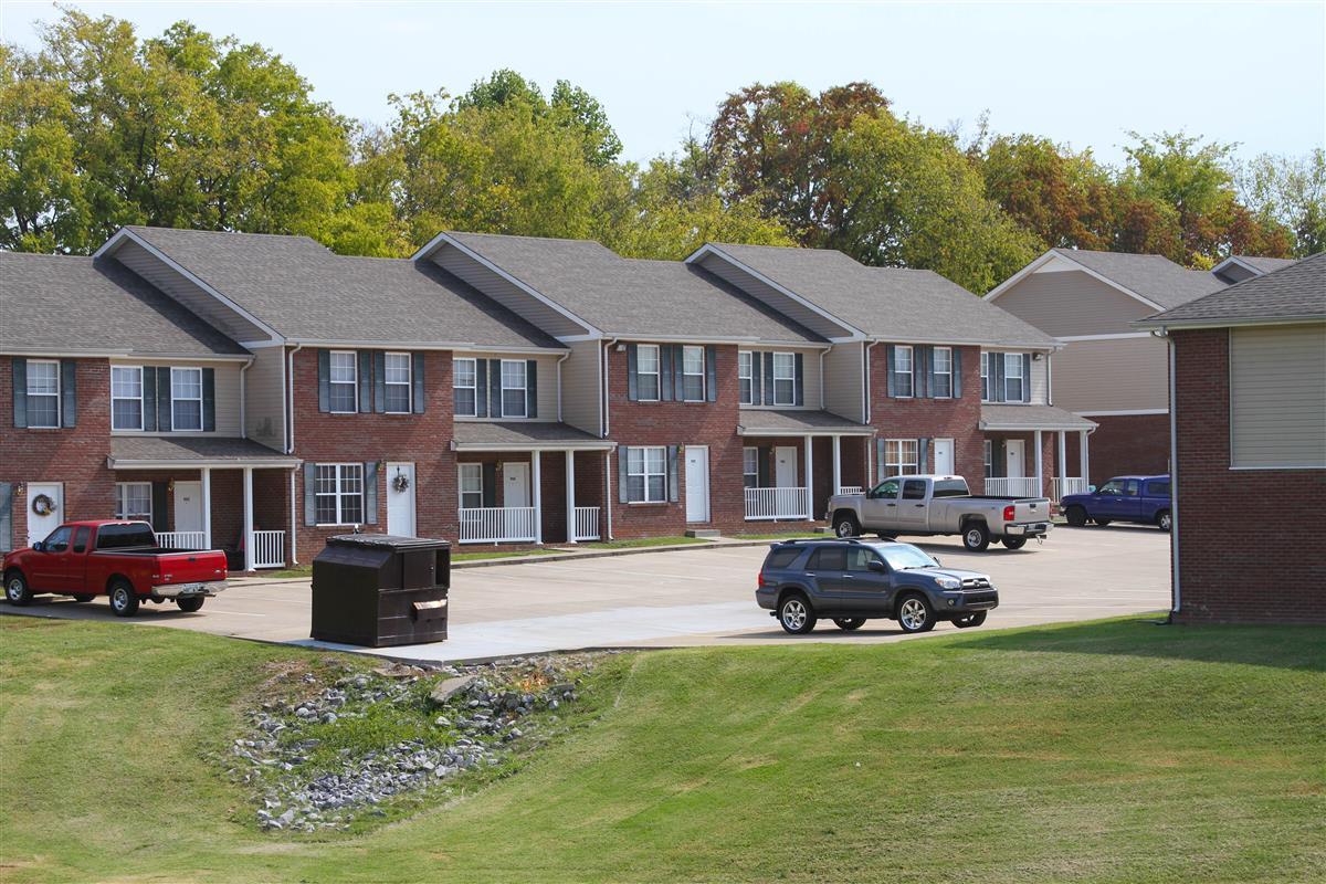 Gateway Village Townhomes & Apartments - Apartment in Clarksville, TN