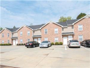 Springhouse Townhomes apartment in Clarksville, TN